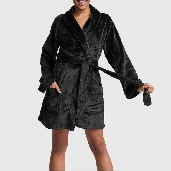 New Victoria's Secret PINK Robe Plush Black Logo NWT Great for college dorm - Picture 2 of 8